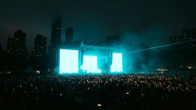 Festivalbühne bei Nacht: Erstelle dein eigenes Global Citizen Festival 2026 Musikquiz-Paket (Hitster-Style) mit Hitify