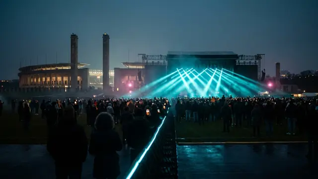 Festivalbühne bei Nacht: Erstell dein eigenes Lollapalooza Berlin 2026 Musikquiz-Pack (Hitster-Style) mit Hitify