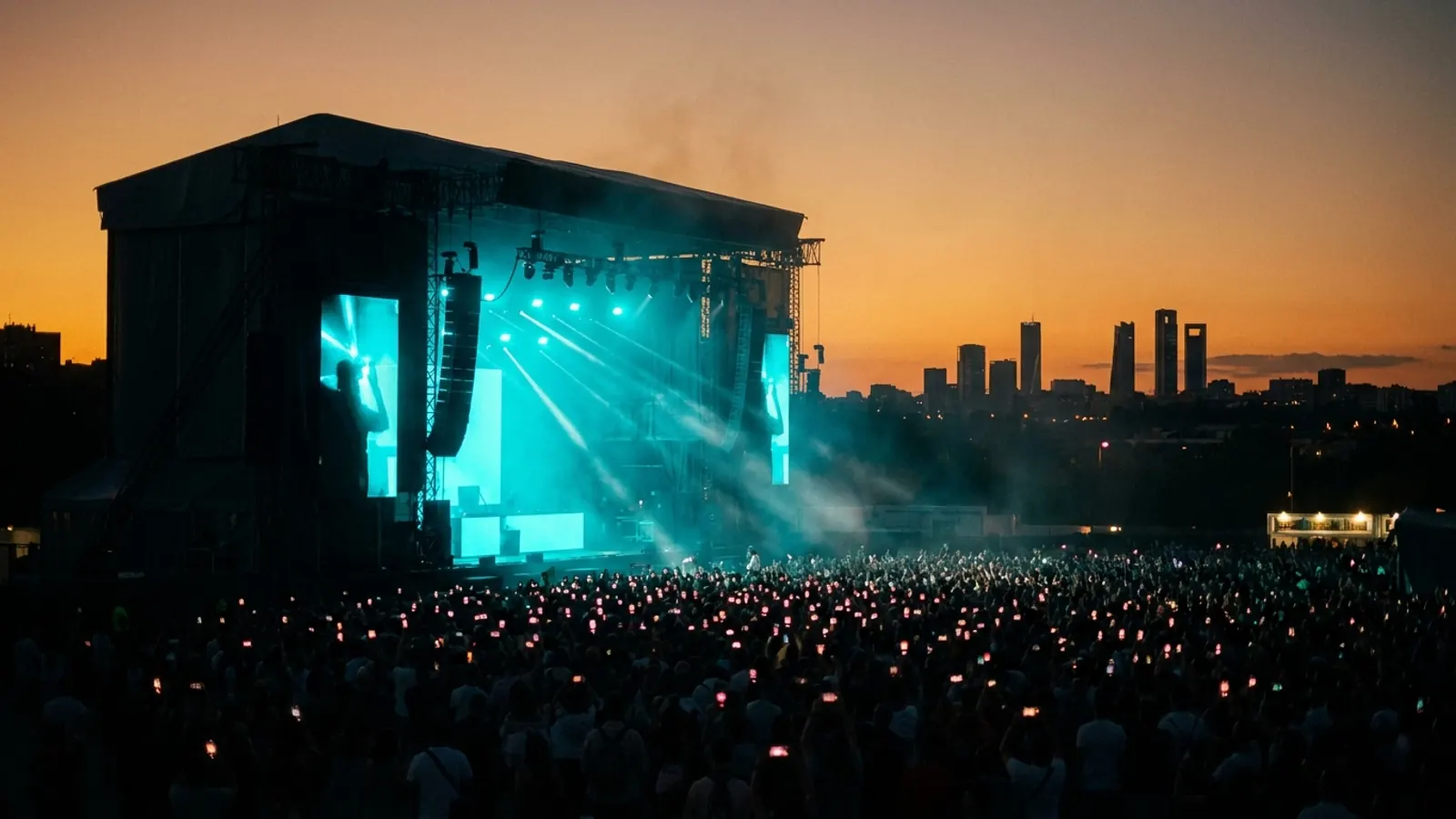 Festivalové pódium v noci: Vytvorte si vlastni Mad Cool 2026 hudebni kviz pack s Hitify (styl Hitster)