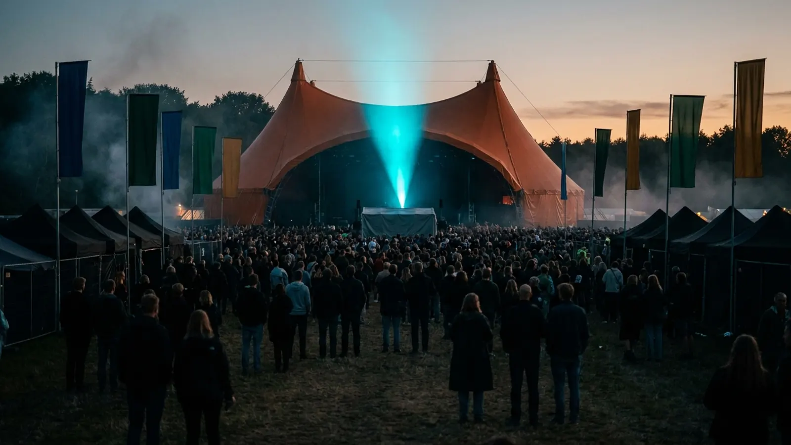 Festivalscene om natten: Lav dit eget Roskilde 2026 musikquiz-pack (Hitster-stil) med Hitify